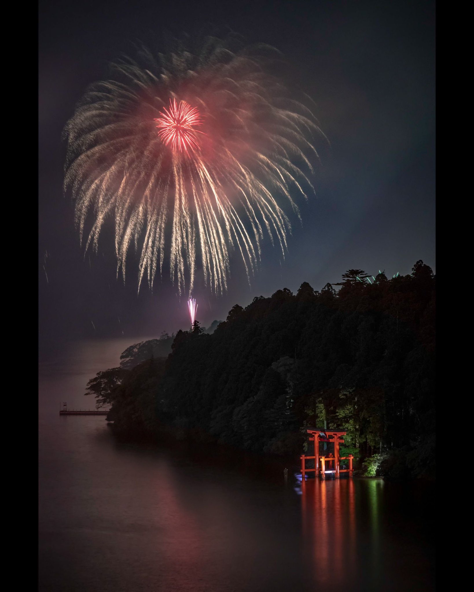 Masataka Arimitsu 芦ノ湖四湾一斉花火大会 平和の鳥居と花火のコラボ 東京カメラ部 写真好きな人と繫がりたい 写真撮ってる人と繋がりたい 芦ノ湖四湾一斉花火大会 芦ノ湖 花火大会 箱根 T Co Csmaxb6nxh Twitter Masataka Arimitsu 芦ノ湖四湾一斉花火大会 平和の鳥居と花火のコラボ 東京カメラ部 写真好きな人と繫がりたい 写真撮ってる人と繋がりたい 芦ノ湖四湾一斉花火大会 芦ノ湖 花火大会 箱根 T Co Csmaxb6nxh Twitter