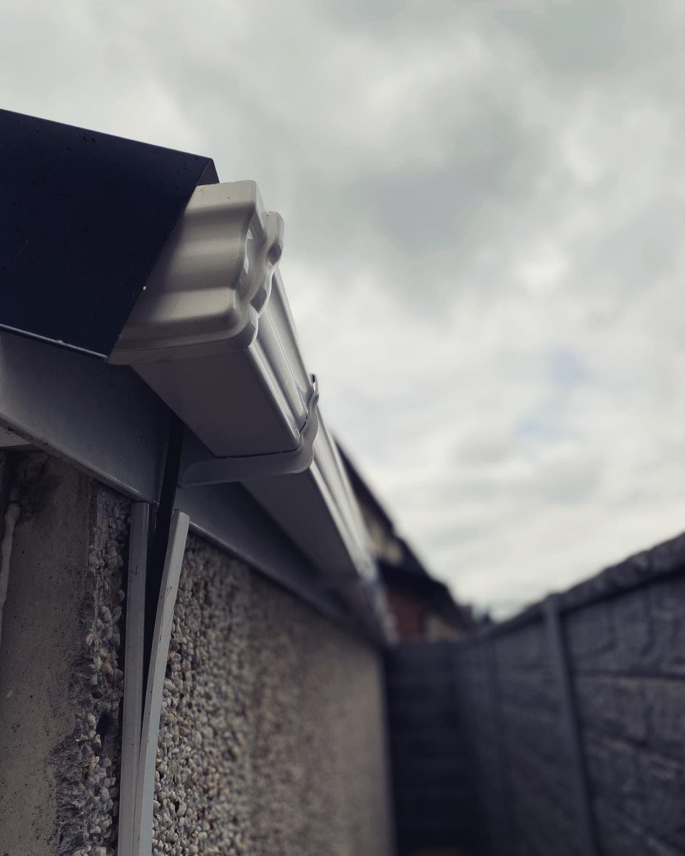 MudderGutters's tweet photo. #harvestingwater is something #teamtmg are #passionate about with this recent #gutter #installation with 420L #harvesting kit
.
.
.
#bestinmeath #gutterclearing #guttercleaning #gutterrepair #guttersucker #4kguttercam #waterfedpolewindowcleaning #gutterenvy
#whatsinyourgutters https://t.co/VXuerR1LZY