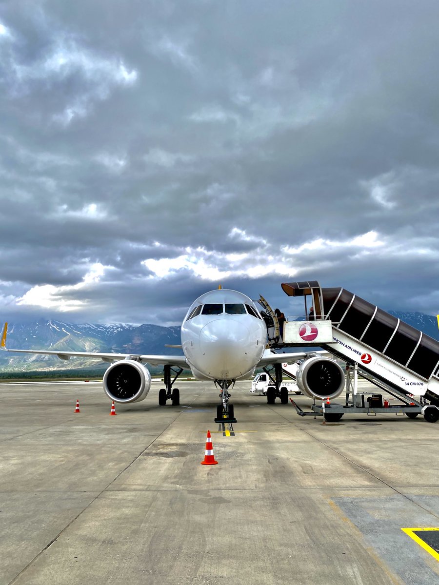 Uçak ✈️ güzel bir icat. Bizleri bulutlu bir yolculuk bekliyor. Herkese güzel bir hafta dilerim.🛡