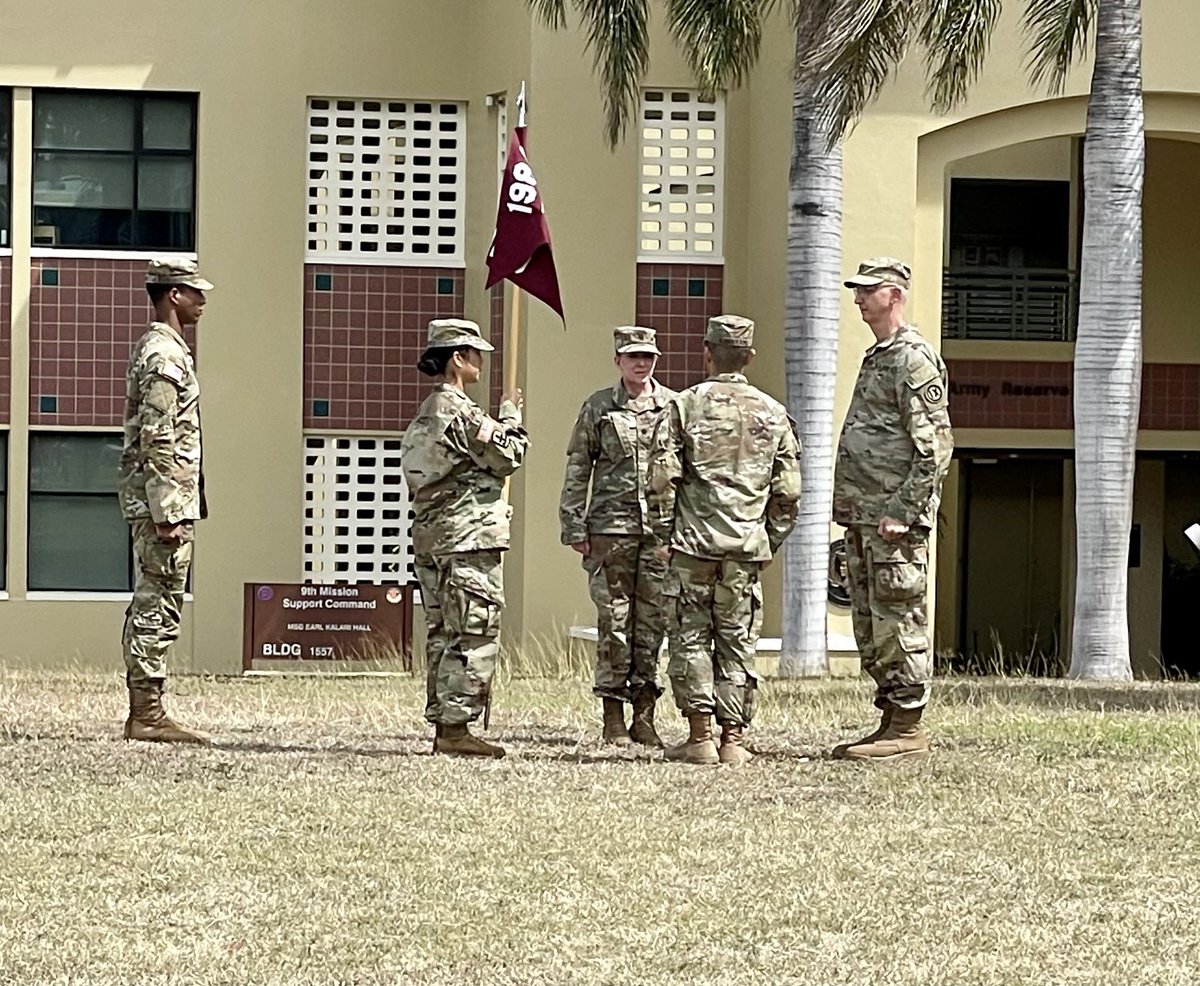 PacificKnights6's tweet photo. Congrats to the new Commander of 1984th US Army Hospital HHD-LTC Kawakami! Looking forward to seeing the unit progress 1% each day. 😉
@9thMSC ⁦@USARPAC⁩ https://t.co/fllRhYJUPd