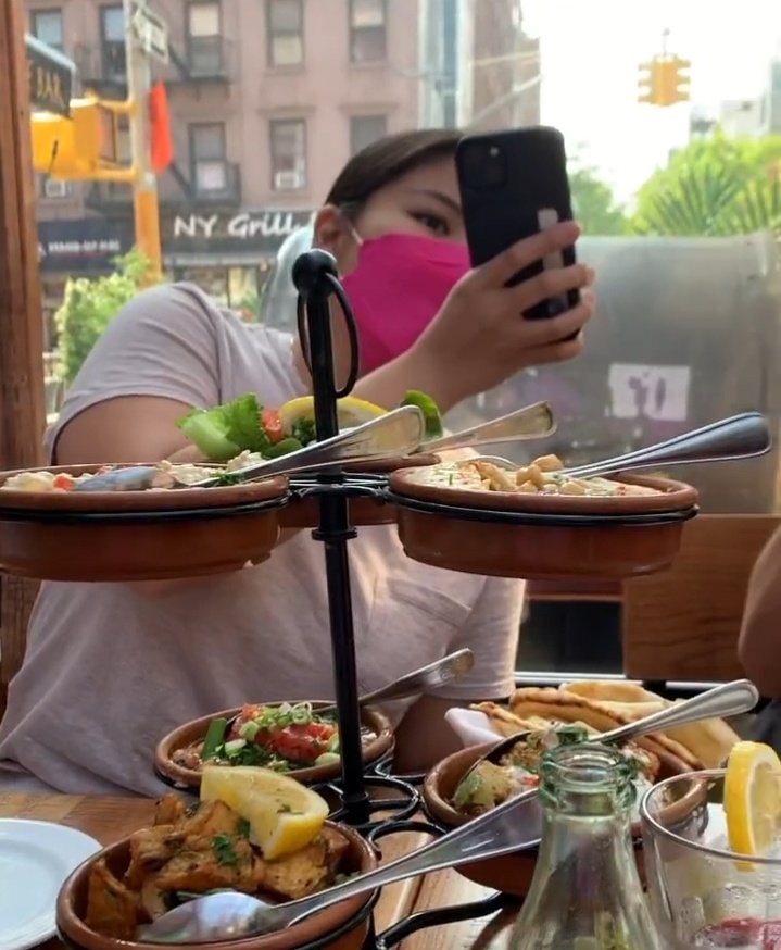 guinghyung's tweet photo. Keeping up with the Robredos in New York Episode 01: https://t.co/aCZqUMEypg