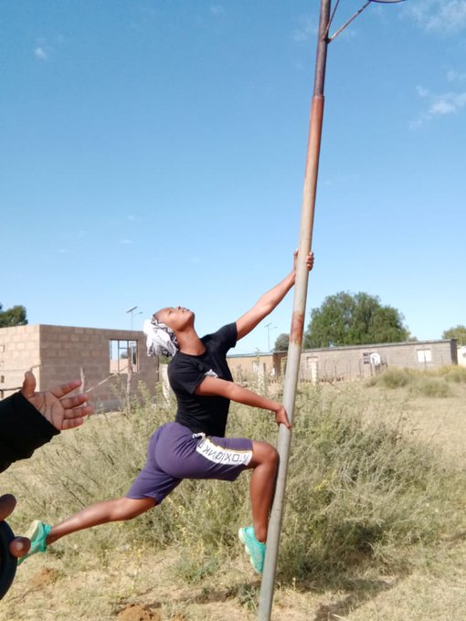 #poledance 💕🤸 https://t.co/gyr0zd2HoC<a href="/tag/poledance"class="tags">#poledance</a>