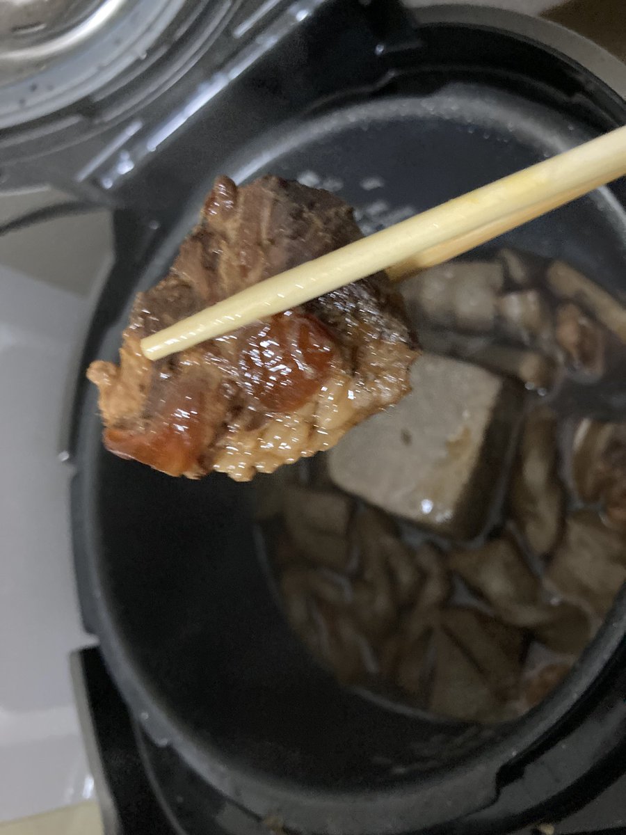 u2dkun's tweet photo. 最近料理に目覚めておりまして、、、
魚捌いたり、ガーリックオイルつくったり、塩漬けしてパンチェッタつくったりしてます😇 https://t.co/U93yGpR4lW