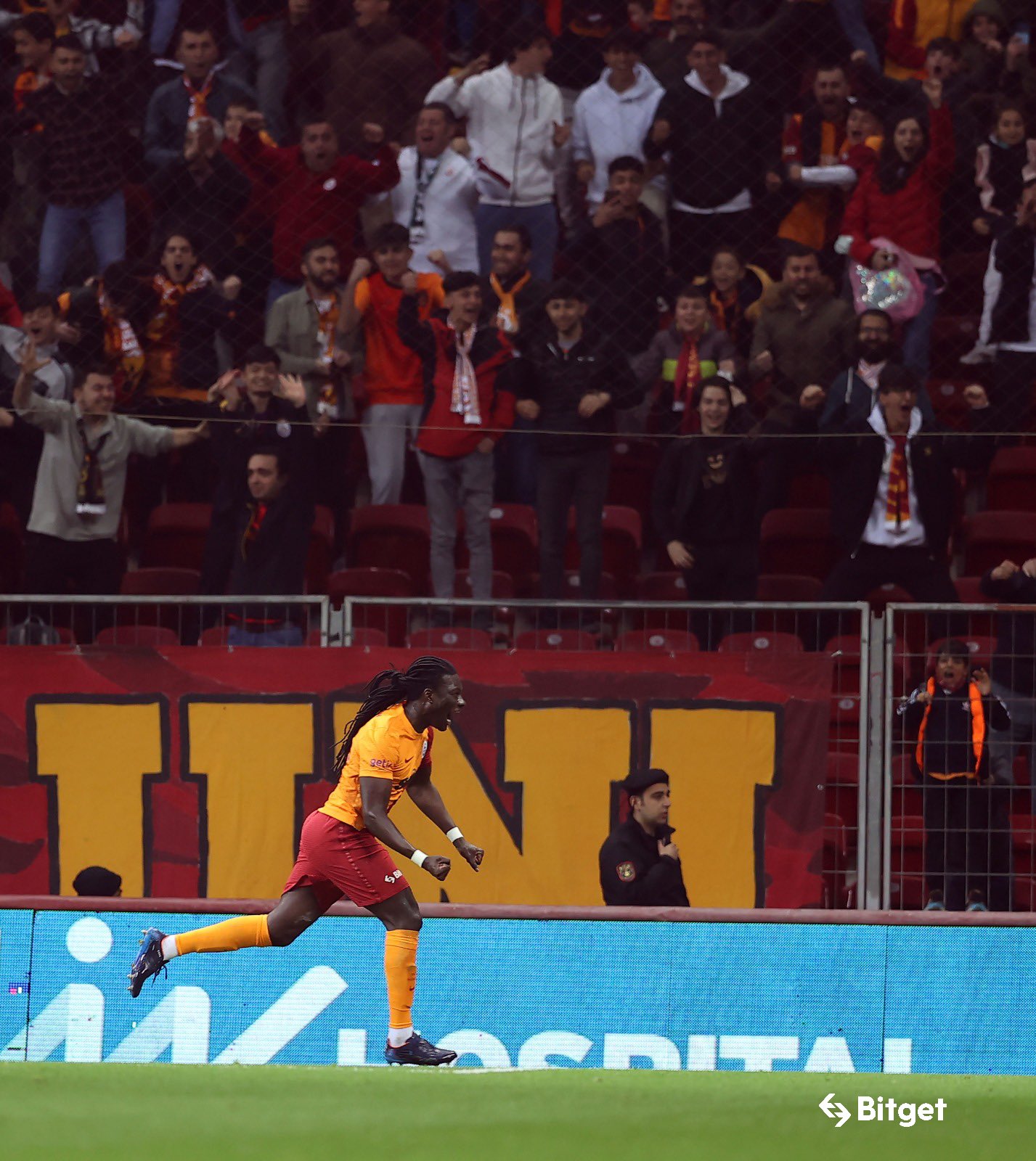 Gomis gol sevinci