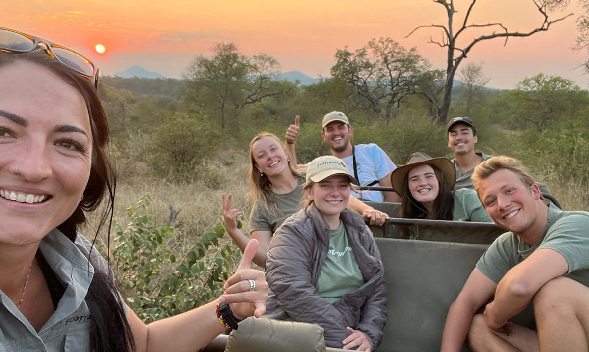 EcoTraining's tweet photo. #Happiness is... Tracking & trailing ending on a high note ๐ถ
An awesome sunset drive with the group at Selati. Everyone passed, they loved their tracking and did very well!
Learn more about our Trails Guide course ๐https://t.co/WTIoG2SsfP ๐
#FGASA #Trailsguide #tracking https://t.co/GPCqH3vs9D
