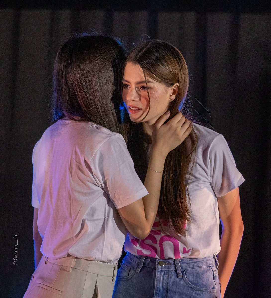 PBandJsssss's tweet photo. Green: Have you seen what people are doing on Twitter right now?
Backy: What is it?
Green: They are doing Stan Backy agenda
Backy: A WHAT?!
#ฟรีนเบค #srchafreen #beckysangels #srchagreen #backysangels https://t.co/4tLZEQfxD0