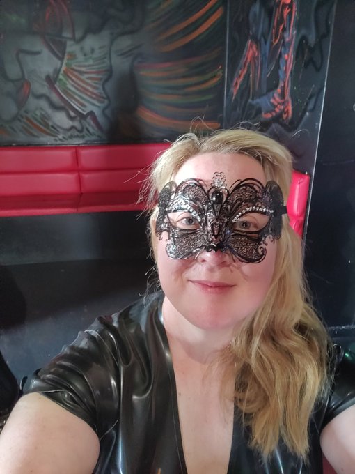 Slightly different to my usual look, am in love with Lenis Atelier masks, check them out on Facebook<a href="/tag/latex"class="tags"><span>#latex</span></a><a href="/tag/rubber"class="tags"><span>#rubber</span></a><a href="/tag/mistress"class="tags"><span>#mistress</span></a><a href="/tag/hoods"class="tags"><span>#hoods</span></a><a href="/tag/rubbernurse"class="tags"><span>#rubbernurse</span></a>