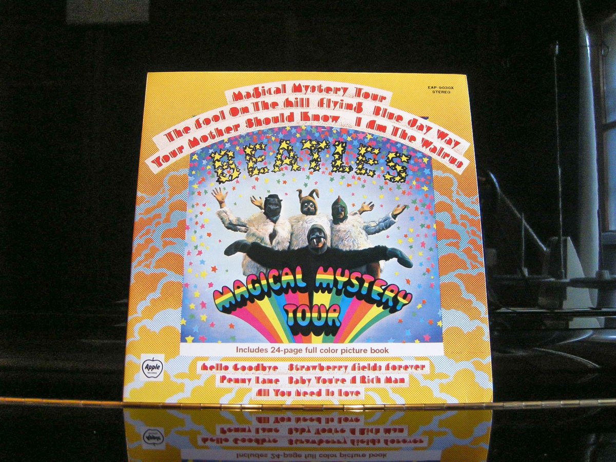 ScapeShoe's tweet photo. 今月の一枚はThe Beatlesの「MAGICAL MYSTERY TOUR」です。ビートルズが出掛けた映画のサウンドトラックとしてリリースされた作品です。サウンドトラックの6曲分はSide Aに収録されています。個人的には「The Fool On The Hill」がお気に入り。Side Bも名曲揃いの名盤ですね。来月の一枚もお楽しみに☆ https://t.co/vkM45qEVr8