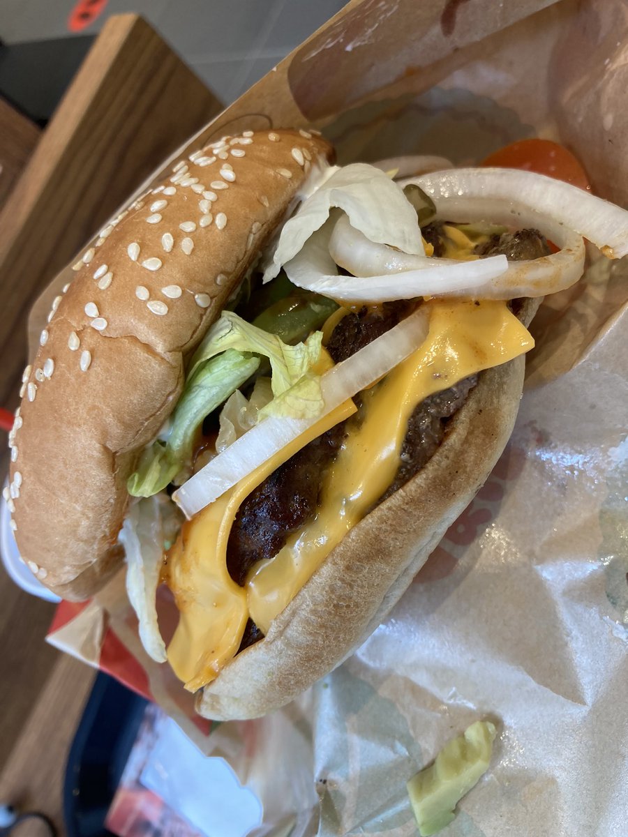 u2dkun's tweet photo. 本日のバーキンも載せときます🍔
サルサ感全然なかったけど（）
モバイルオーダーでもマシマシできるは、バーキンだけ https://t.co/fS6TUqvthz