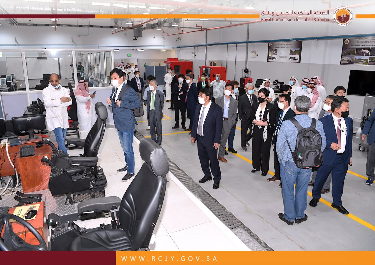 RCJY_Yanbu's tweet photo. 2️⃣ وتضمنت الورشة جولة على مدينة #ينبع_الصناعية اشتلمت المعهد التقني اطلع الوفد خلالها على أحدث الوسائل التعليمية والتقنية التي يحتضنها المعهد مروراً بأبرز المعالم والتجهيزات الأساسية بالمدينة https://t.co/U8thl3tuXO