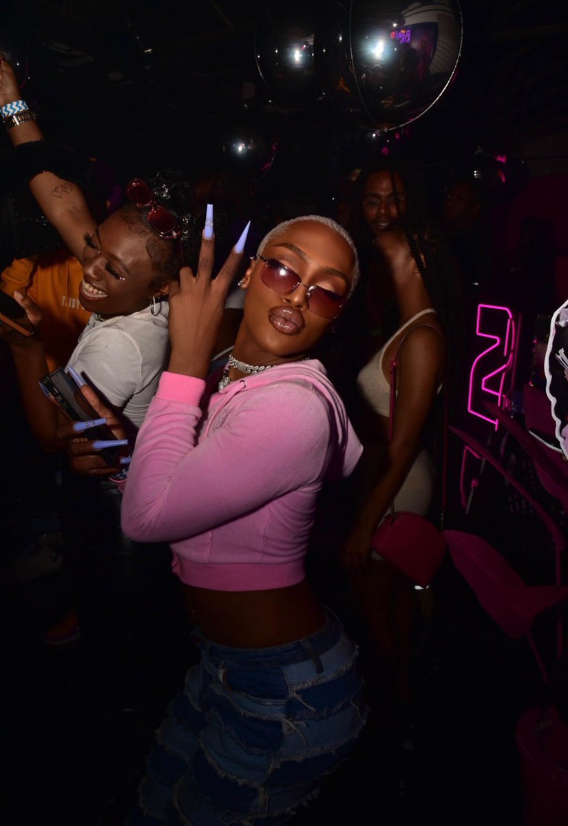 AllHaleQueenC's tweet photo. You just had to be there 💕
#BarbiexBratzParty https://t.co/QM5c64RdjP