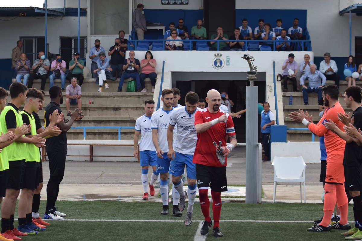 udvalldeuxo's tweet photo. 🙋🏻‍♂️ 𝗕𝗼𝗻 𝗱𝗶𝗮! 

Ahora viene lo bonito 😍
Vamos a disfrutar de otra promoción 🙌🏻

#SomCampions 🥇
#EnguanySI 🚀
#SomLaUDE ⚪️🔵👍🏻 https://t.co/QvzM1kfT6m