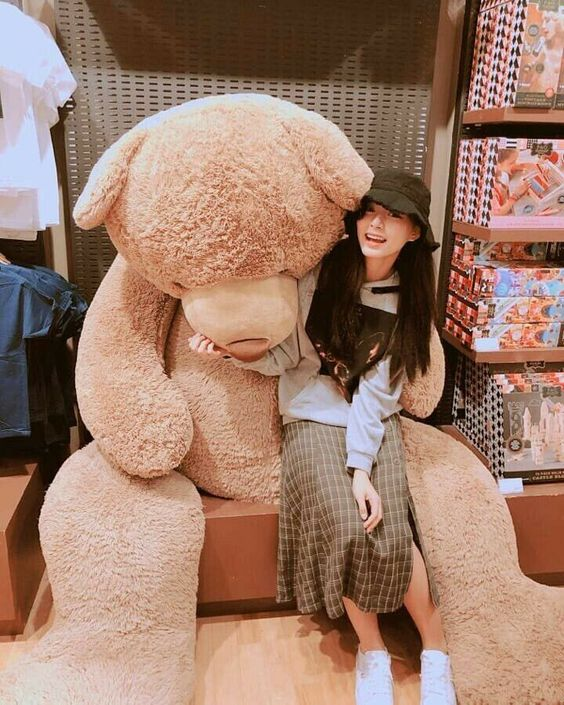 randomtwiceu's tweet photo. Tzuyu with a giant teddy bear 🥺💙🐶

#TZUYU #TWICE #Tzuyu #Twice #tzuyu #twice #쯔위 #周子瑜 #트와이스 #TWICEINLA https://t.co/19ifIhOdXK