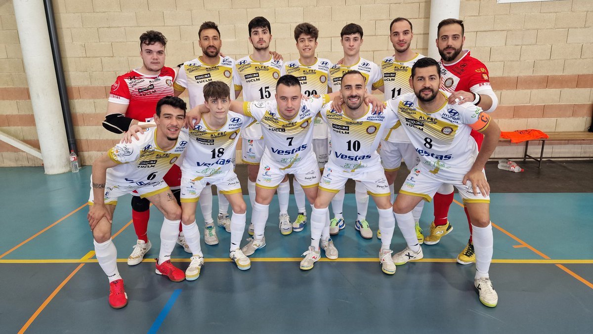AlarcosFS's tweet photo. FÚTBOL SALA
🏆 Tercera División grupo XV
📅 jornada 29
F.S. RENACER ARGAMASILLA 4️⃣
ALARCOS SALESIANOS F.S. 7️⃣
⚽️⚽️⚽️ Carlos
⚽️⚽️ Jorge
⚽️⚽️ Álvaro Sánchez
@Vestas 
@asadorelchico https://t.co/zHie2KHUd9