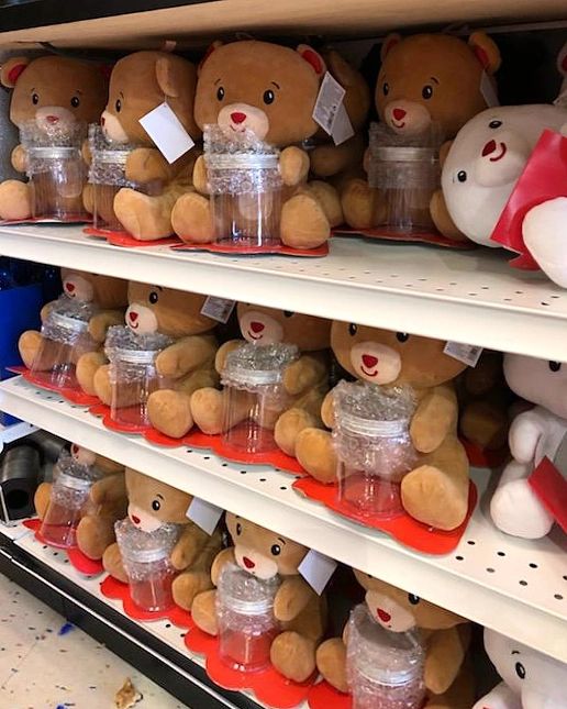 PartyHawaii's tweet photo. The cutest yet most functional balloon weights! 🐻🎈 These weights come with jars - include treats or money 😏 with your graduation balloons!
.⠀⠀⠀
.���⠀⠀
.⠀⠀⠀
#partycityofhawaii #shoplocalhawaii #luckywelivehawaii #hawaiiballoons #hawaiimom https://t.co/5r36ih5v3I