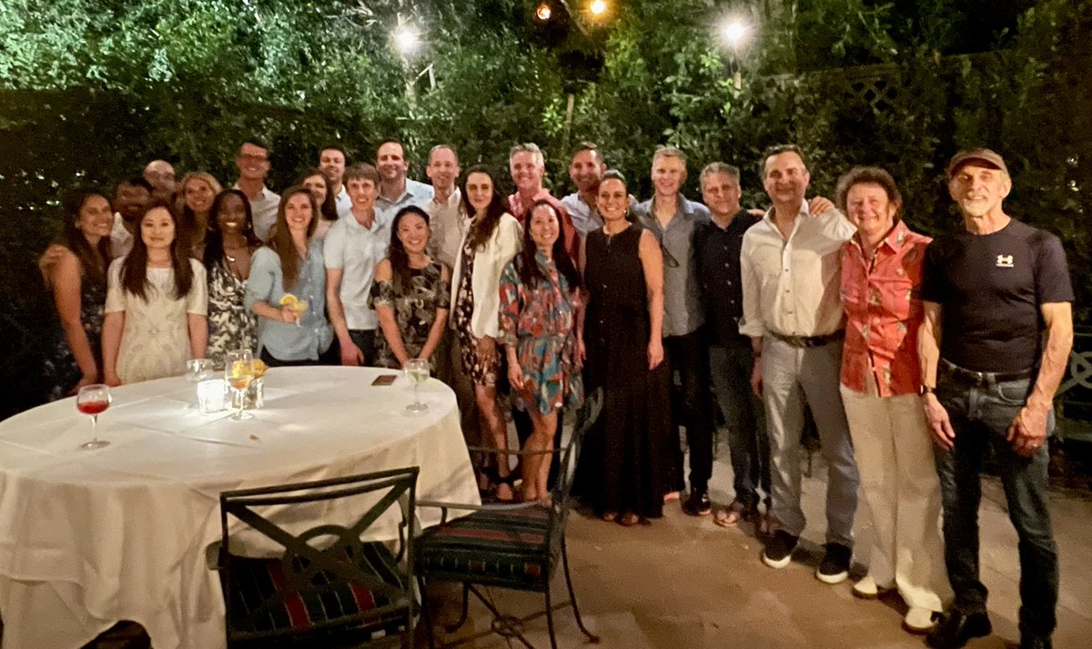 3 decades of @BrighamAnes cardiac anesthesia graduates meeting at the #SCA2022. So proud to be part of this amazing group of friends and colleagues.