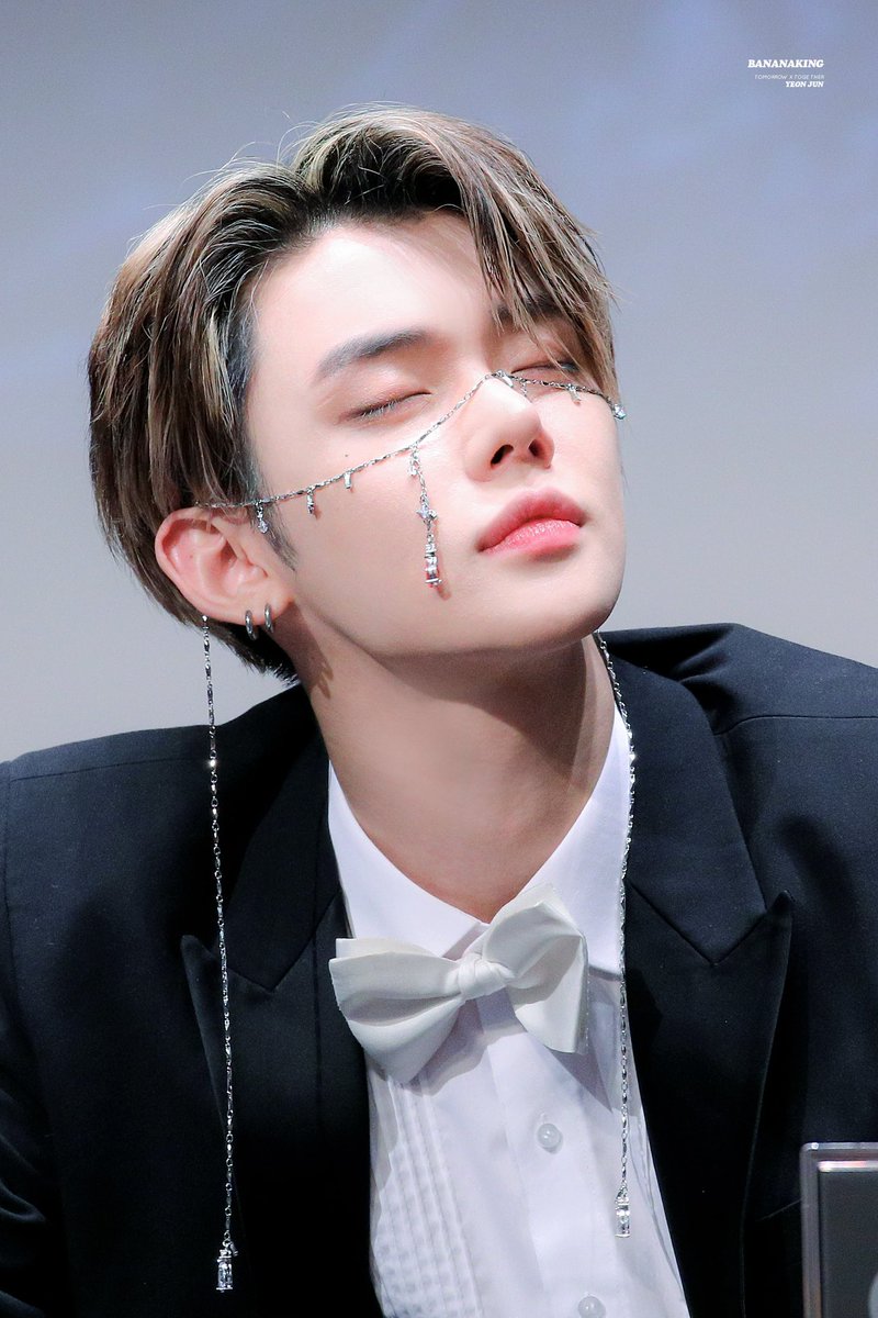 to_to0304's tweet photo. 페이스체인 너무 잘 활용하는 각도라 기절할고같음...이템을 하고 어떻게하면 팬들이 좋아할 사진 나올지 딱 아는거같아 센스쟁이... https://t.co/unIQhbUPDr