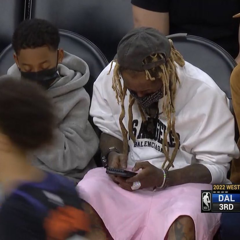 ELEquinox's tweet photo. lil wayne - mom pick me up https://t.co/Oe14Myjr0r