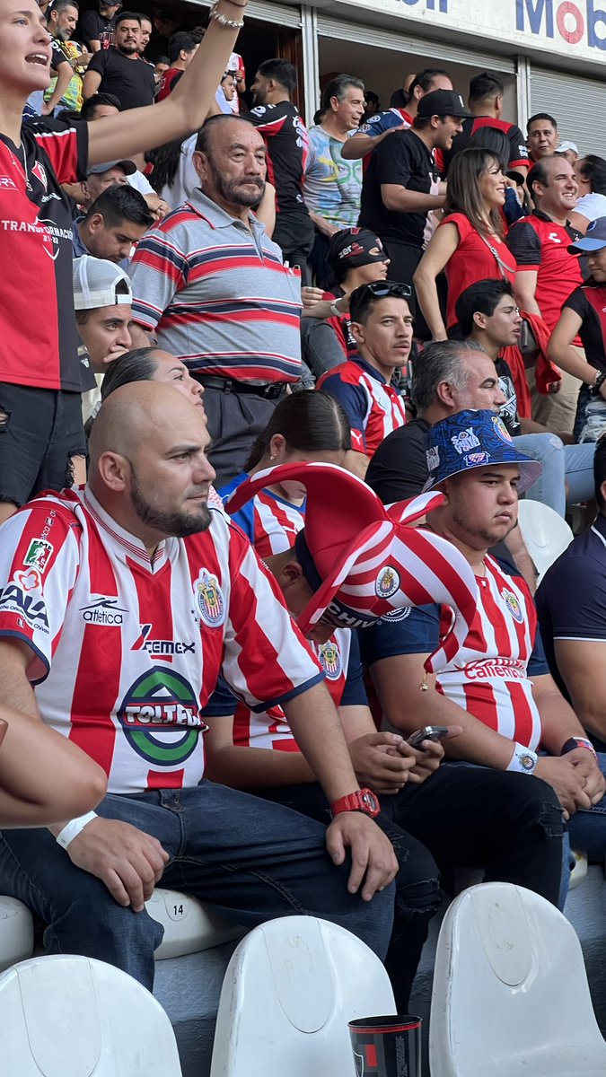 AnwartDeAnda's tweet photo. Así los rostros de los amargo desde la cancha del CAMPEÓN ❤️🖤
Pobres diablos…
#Cr3amos https://t.co/yTt7Re2yyO