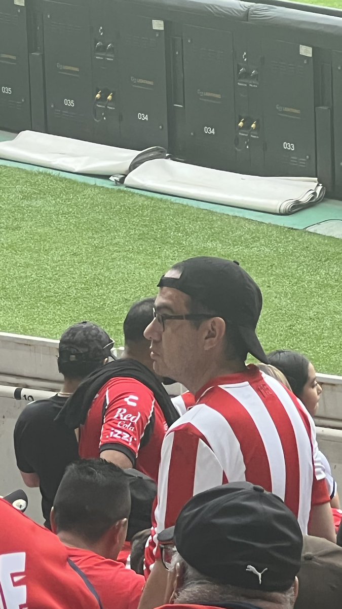 AnwartDeAnda's tweet photo. Así los rostros de los amargo desde la cancha del CAMPEÓN ❤️🖤
Pobres diablos…
#Cr3amos https://t.co/yTt7Re2yyO