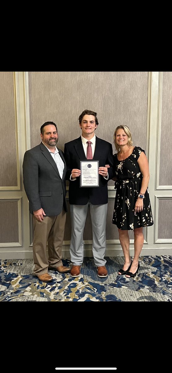 CProcaccini54's tweet photo. Honored to receive the Scholar Athlete Award from the Jack Grinold Chapter of the National Football Foundation tonight and blessed to have the opportunity to speak on behalf of myself and my peers! @NFFNetwork @Lakers_FB @CoachAmaral @coach_sh1ne @Coach_Dakosty @Ison50 @ColgateFB https://t.co/KBaOP3vQz5