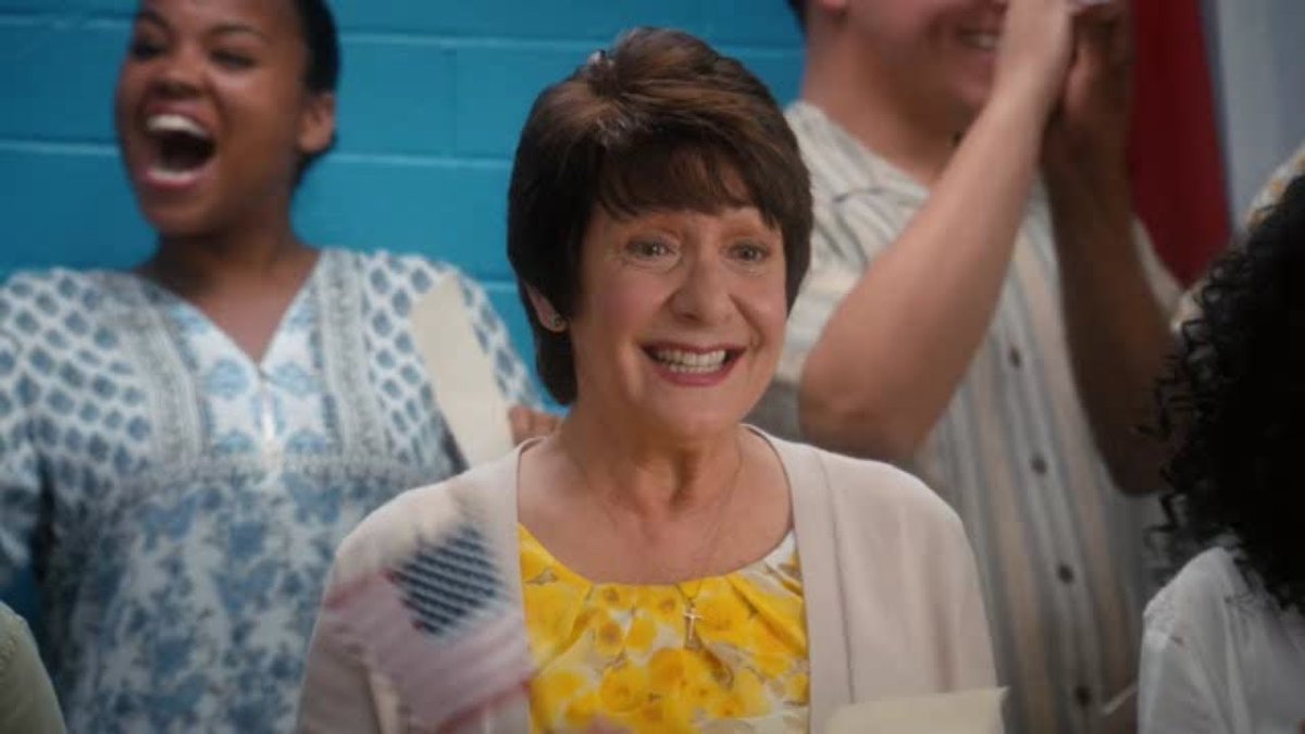 mal_muncaster's tweet photo. @semiautumnmatic when Jane’s grandma gets her green card/becomes a US citizenship in Jane the Virgin https://t.co/bg3pDQrT4y