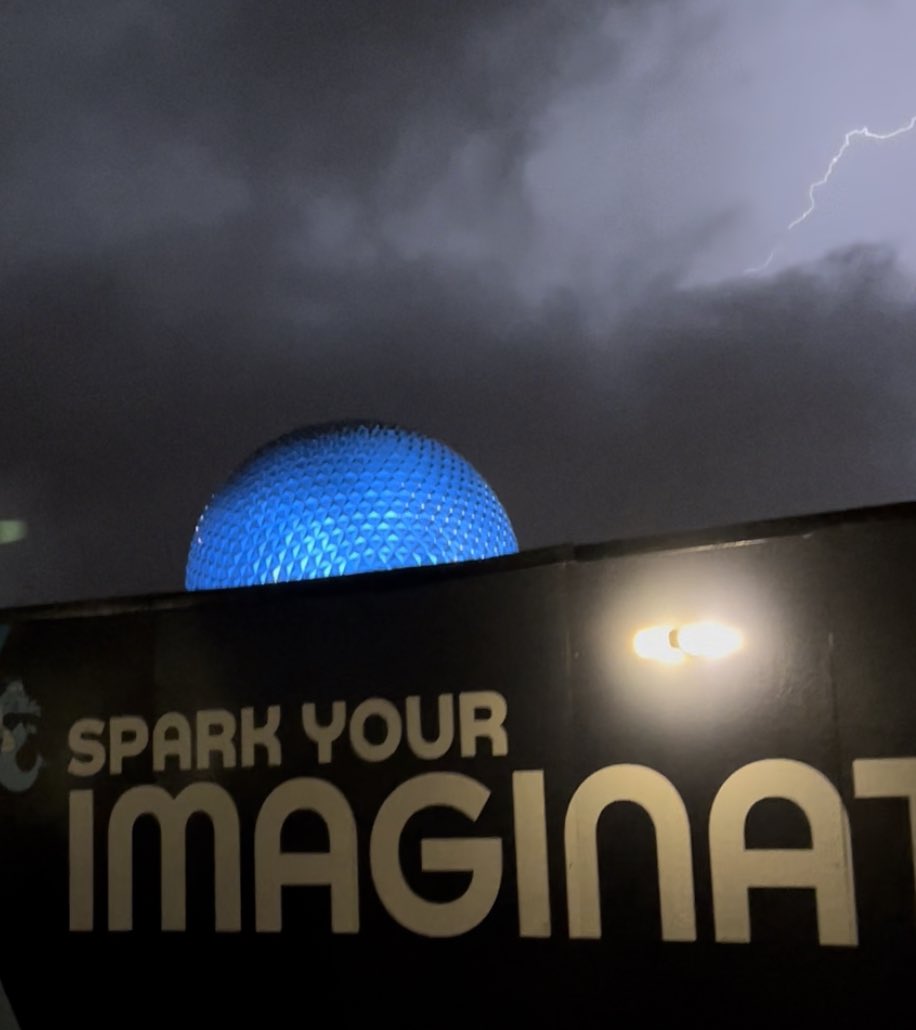 DisAfterDarkPod's tweet photo. #lightningstrike over #epcot #spaceshipearth delaying Harmonious. Guess the powers that be want #reflectionsofearth back π. Second photo shows how it changes night to day for a millisecond. https://t.co/Q0WsDKsI9W