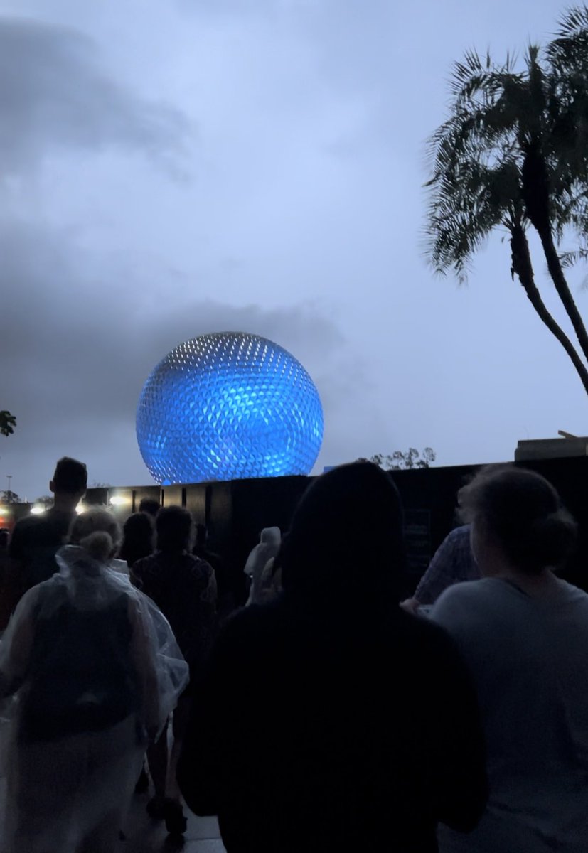 DisAfterDarkPod's tweet photo. #lightningstrike over #epcot #spaceshipearth delaying Harmonious. Guess the powers that be want #reflectionsofearth back π. Second photo shows how it changes night to day for a millisecond. https://t.co/Q0WsDKsI9W
