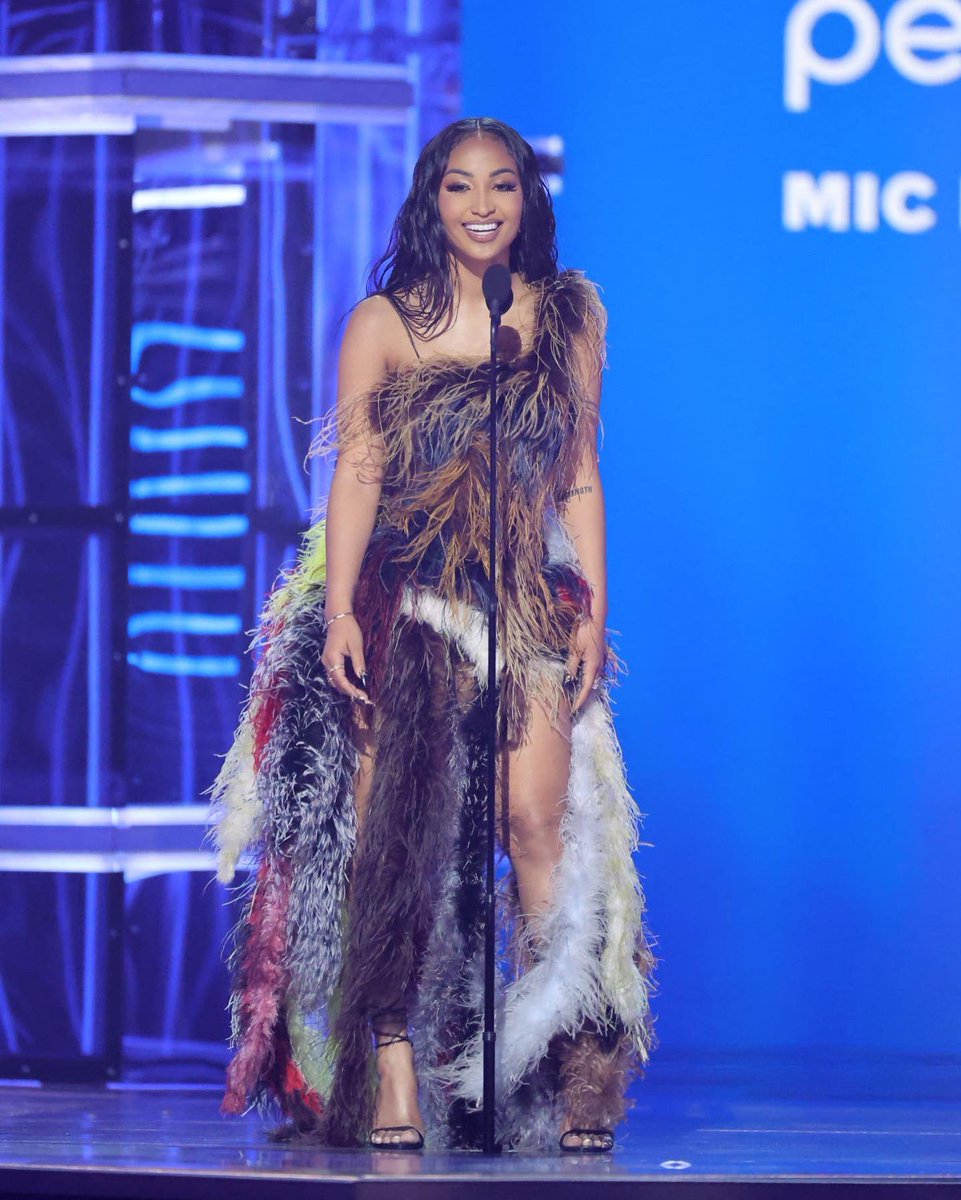 Shenseea speaks onstage during the 2022 Billboards Music Awards 😍🔥👏🏼