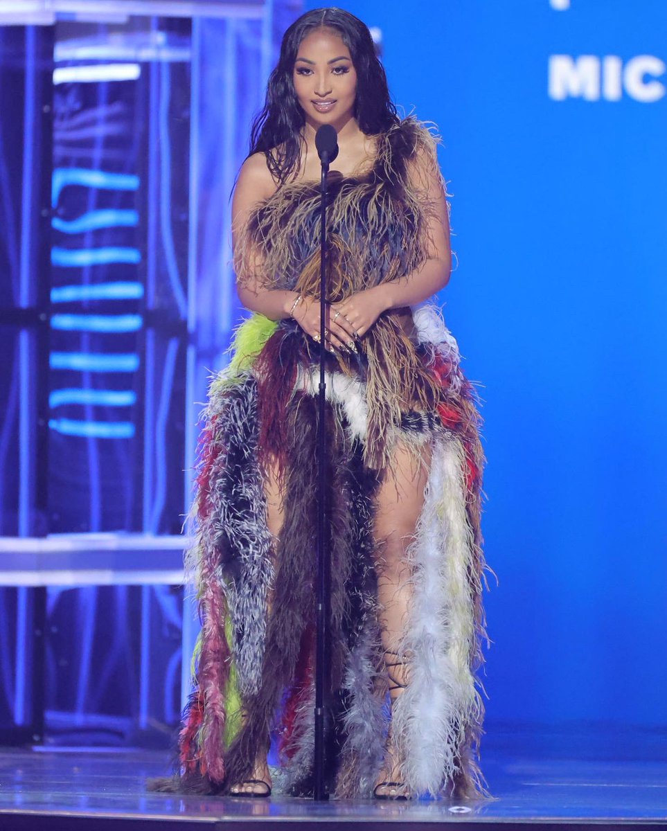 forevershenyeng's tweet photo. Shenseea speaks onstage during the 2022 Billboards Music Awards 😍🔥👏🏼 https://t.co/XCcYDWeWzh