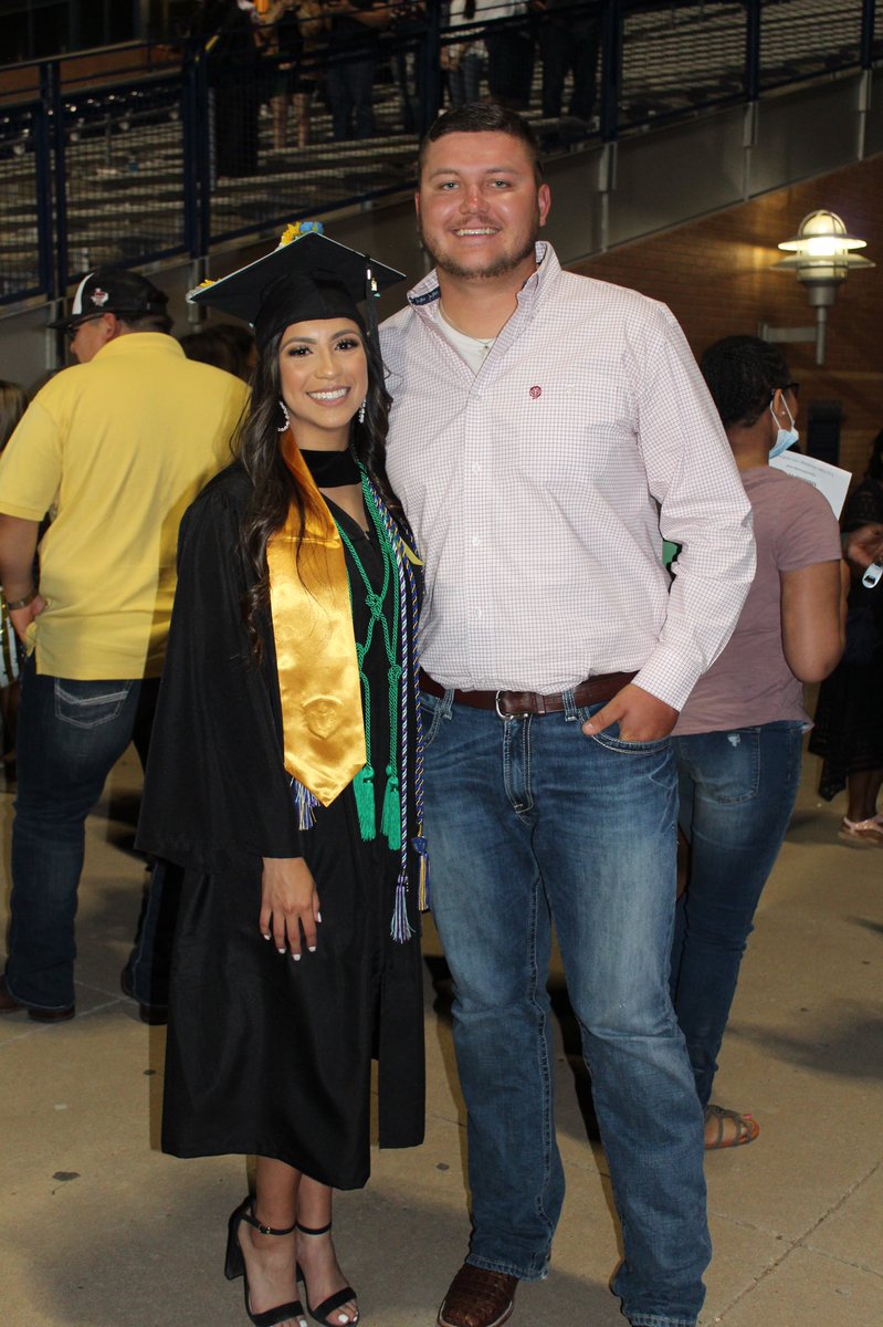 crysstalmarie2's tweet photo. From babies in high school to graduating college. Wish I could say it was an easy 4 years of long distance, cause it wasn’t. But forever grateful for all the amazing memories we made along the way. So proud of us for all of our accomplishments. Can’t wait to see what’s next ❤️❤️ https://t.co/vtJsN8lhCE