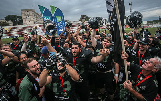 Santana confirma winning kick no overtime e garante sétimo campeonato ao <a href="/smsoldiers/">Santa Maria Soldiers</a>. 🏈🇧🇷 futebolamericanobrasil.com/santana-confir…