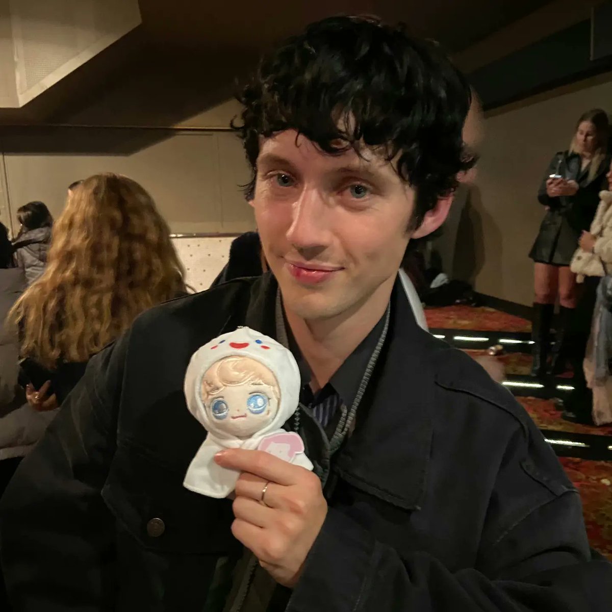 troyeboyeee's tweet photo. @troyesivan &amp; mini troye 🍬
Drawn by me 😘 @mamamellet https://t.co/Uj6uSdYNZY
