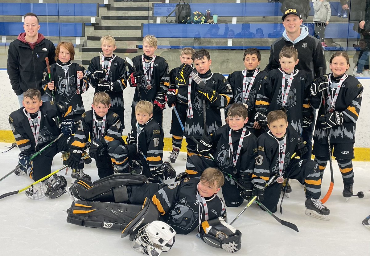 NHBLUE_TYLER's tweet photo. Big weekend for Molly and the 2013 @WCHAAcademy Wolves at the Spring Shoot Out in Winnipeg. A 10-9 loss in a back and forth A side finals. Super proud of her and the effort from everyone on the team! 🥈🏒🐺 https://t.co/0XPomUKJJA