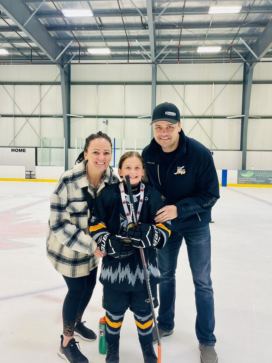 NHBLUE_TYLER's tweet photo. Big weekend for Molly and the 2013 @WCHAAcademy Wolves at the Spring Shoot Out in Winnipeg. A 10-9 loss in a back and forth A side finals. Super proud of her and the effort from everyone on the team! 🥈🏒🐺 https://t.co/0XPomUKJJA