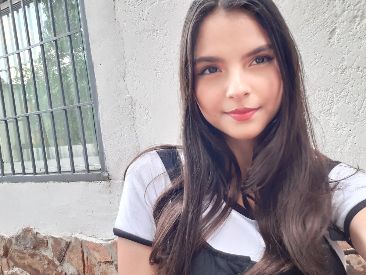 Marii_gtt's tweet image. 18 añitos pero carita de 15