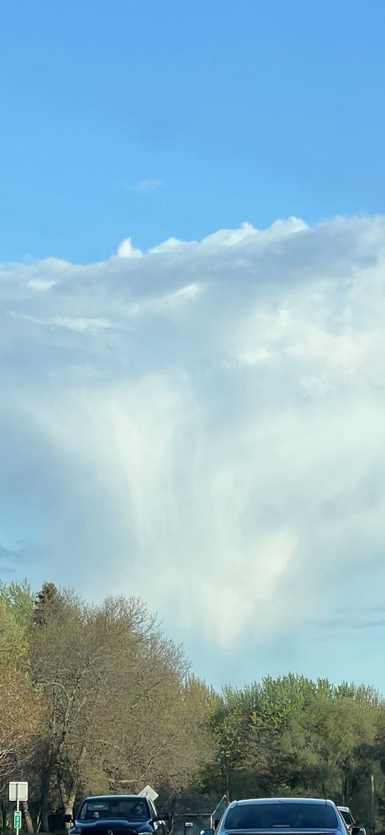 SEToppings's tweet photo. @svensundgaard Here’s a cloud we saw in the northern metro tonight? Looked cool!! Thought of you! https://t.co/svR0Uam5mq