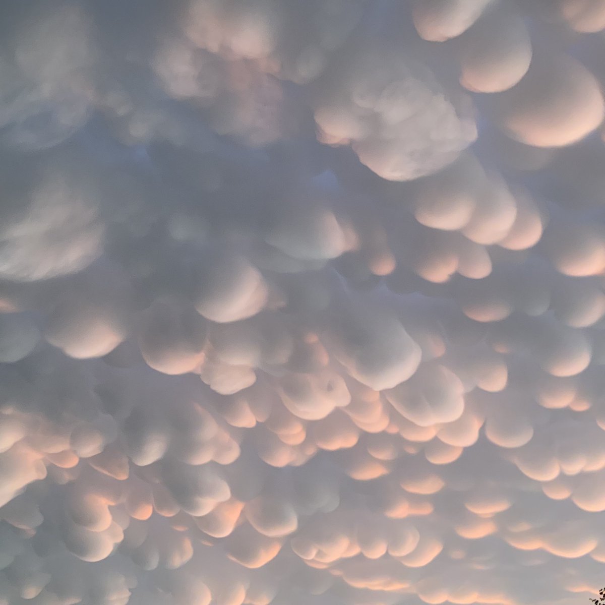 NancyTrent4Math's tweet photo. @KXIITV more pictures of clouds at sunset near Stonewall, OK https://t.co/Y75AU9656i