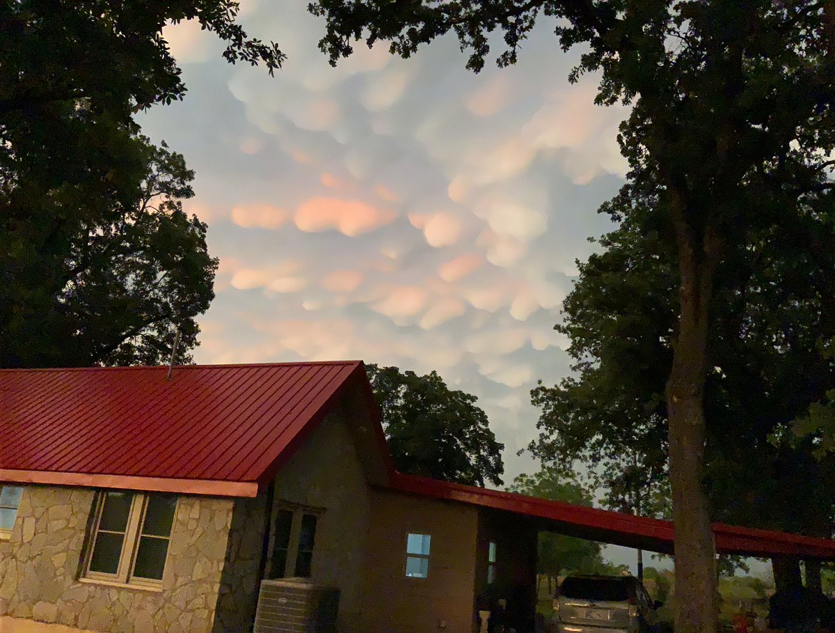 NancyTrent4Math's tweet photo. @KXIITV more pictures of clouds at sunset near Stonewall, OK https://t.co/Y75AU9656i