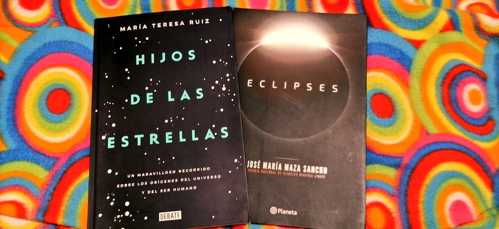 XimeArmingol's tweet photo. Los eclipses son cautivadores eventos astronómicos y astrológicos... recomiendo estos libros y aprovecho de recordar el buen momento cuanto el Profe Maza me firmó uno de sus libros 😃
#EclipseLunar2022 #EclipseLunarTotal #cienciaciudadana #seguiremirandoelcielo #flashazo https://t.co/rpx511St26