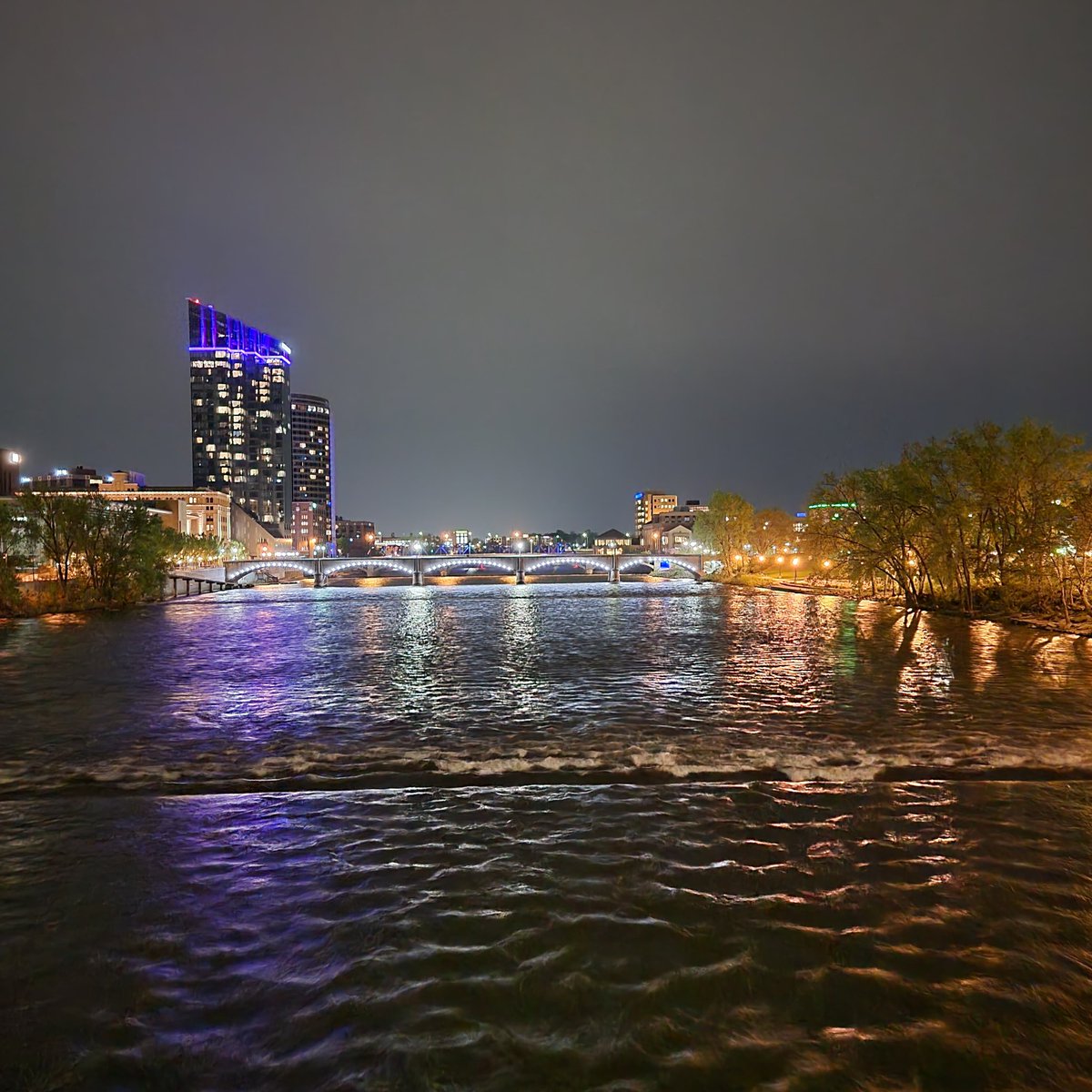 ShaySuzann's tweet photo. Not a bad way to end our first night at #JASM22 Such a beautiful view of the city! @ErieFishGuy #GrandRapids #Michigan https://t.co/M8iaD7hjLC