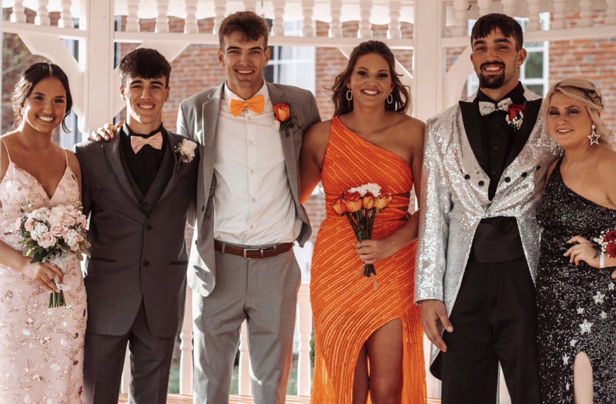 m_hornsby22's tweet photo. Senior prom❤️‍🔥 https://t.co/u8S1h2U35d
