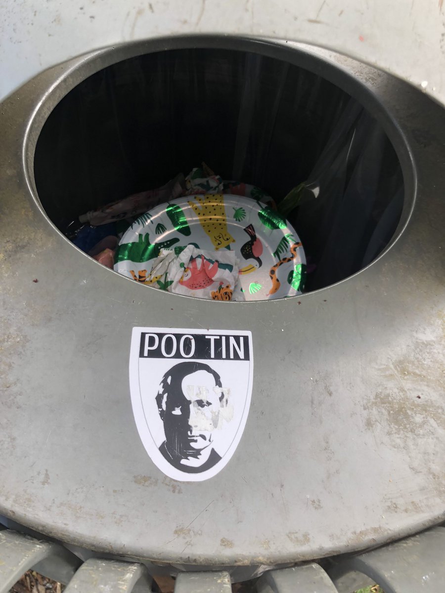 weenuzz's tweet photo. Trash indeed. 
#Putin #trashart #GarbageTalk https://t.co/qdkHrVkAgP