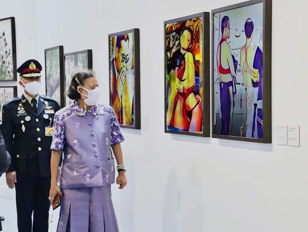 royalist_market's tweet photo. เสด็จทอดพระเนตรผลงานศิลปะ https://t.co/wLNaKf5KMP