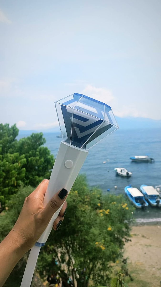 Solelf7's tweet photo. Hoy fui al lago más bello del mundo, y el paisaje combinó perfecto con la Super Wanda 😍💙🇬🇹🖐
#SUPERJUNIOR #ELF #Guatemala #LagoDeAtitlan @SJofficial https://t.co/WPkNXcMknE