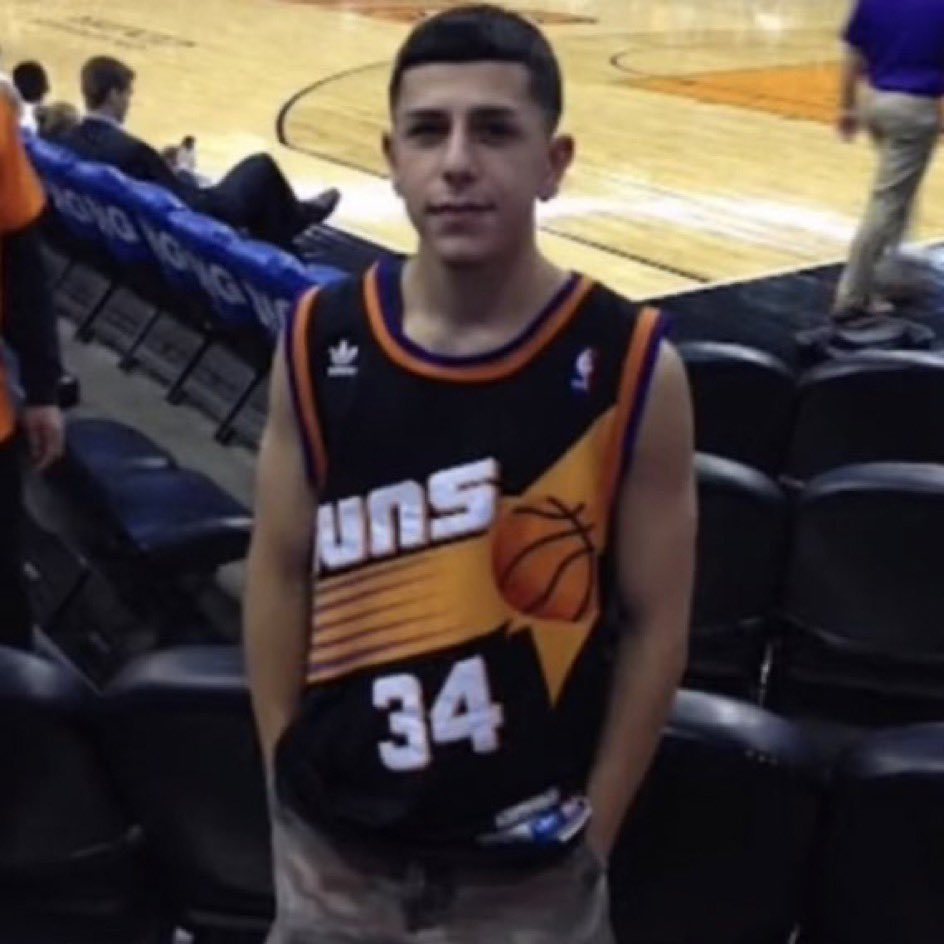 LosPollosTV's tweet photo. https://t.co/wle2B4NYAT