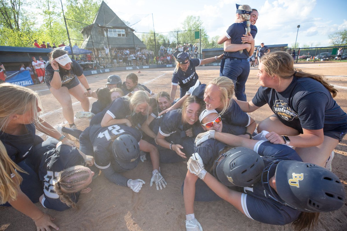 BethelRoyals's tweet photo. Hard to put that one into words but here's our best shot at it. @BethelRoyalsSB uses two comeback wins to advance to the Super Regionals. #BURoyals will travel to Berry College for the best-of-3 series that begins Friday in Mount Berry, Ga.

RECAP: https://t.co/J2MBVTVfAn https://t.co/hniIatFKA3