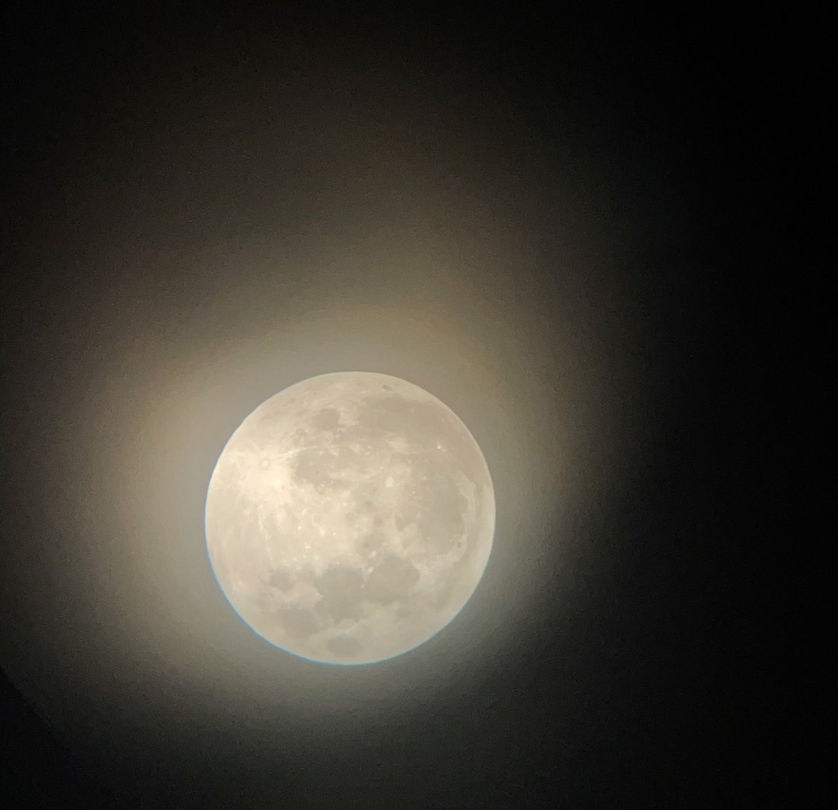 smileitsfree44's tweet photo. #solareclipse2022 #telescopeview 🌝 🔭 https://t.co/bei38tJBWO