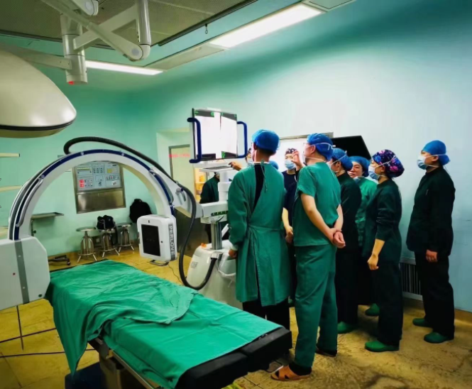 BerneyDeng's tweet photo. Compact design only need 1 square meter
​Dynamic FPD - larger view field and sharper
​images , the best choice for spinal surgery !
#xray #dynamic #operating #surgery #fluoroscopy https://t.co/7epMSnA3pb