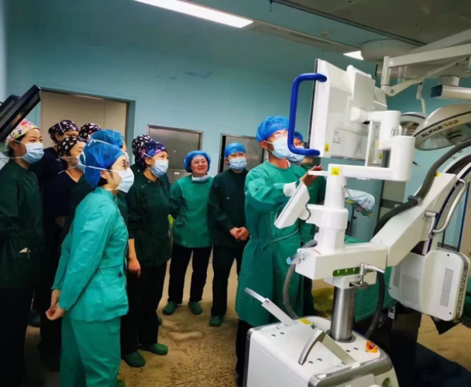 BerneyDeng's tweet photo. Compact design only need 1 square meter
​Dynamic FPD - larger view field and sharper
​images , the best choice for spinal surgery !
#xray #dynamic #operating #surgery #fluoroscopy https://t.co/7epMSnA3pb